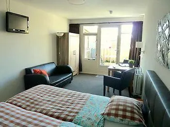 Nicolette Aparthotel